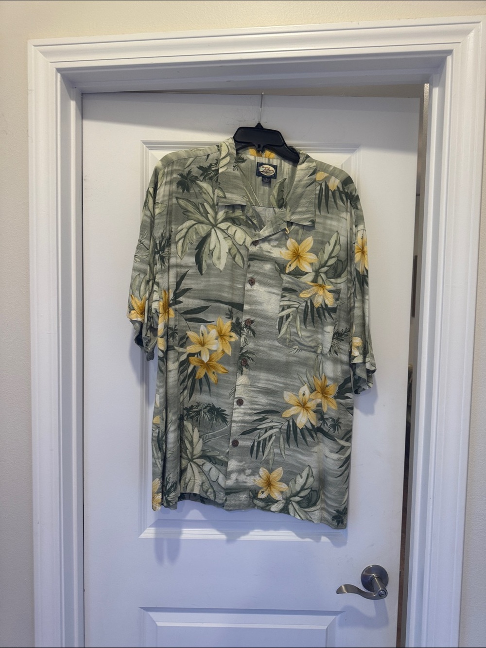 Tommy Bahama Blue and Yellow Label Rayon Shirt - XL